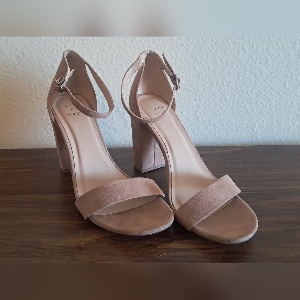 A New day Size 8 Women's Block Heel Ankle Strap Sandals in Taupe